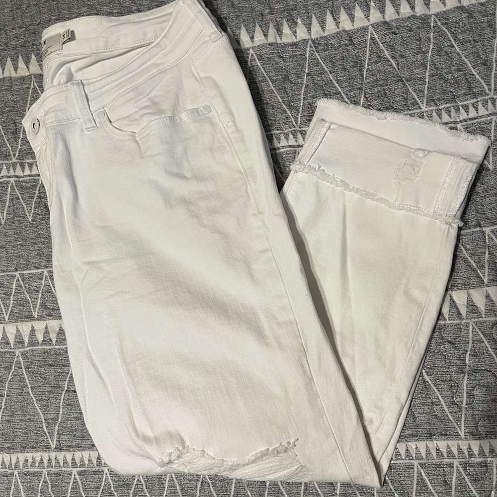 LIKE NEW Torrid size 18 white boyfriend crop jeans